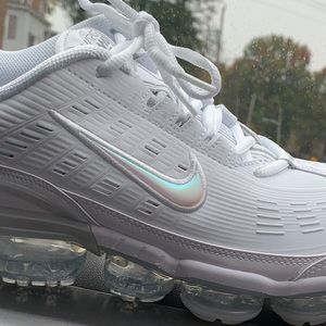 Meet your Posher, Devin